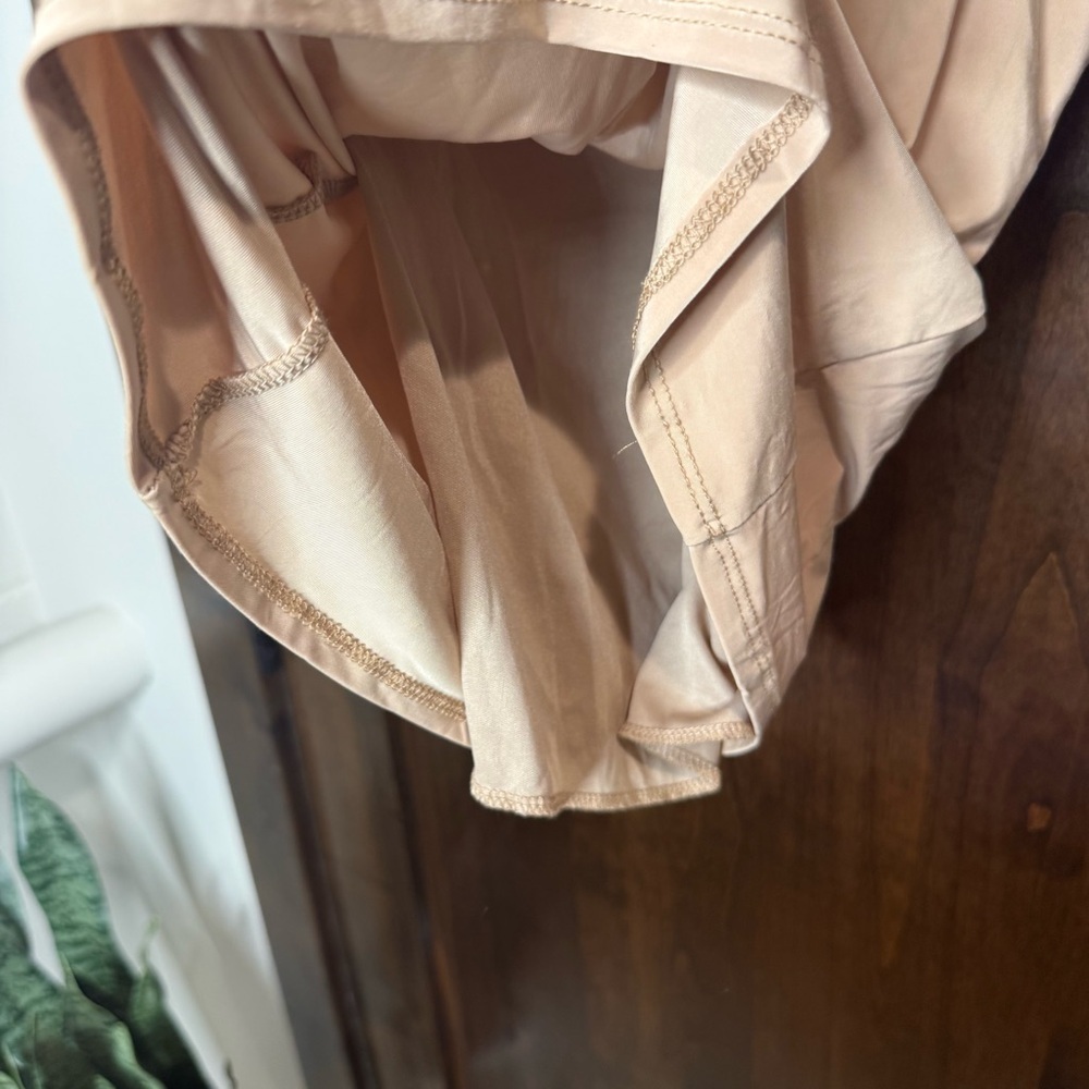 21 Saints NWT Women's Cream Sleeveless Top feminine wide straps straight neck L - Picture 6 of 7